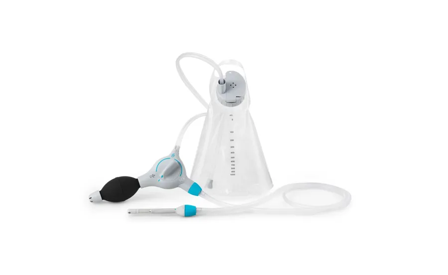 Bild von Peristeen Plus. Peristeen® Plus ist ein TAI-System mit hohem Volumen, das eine wirksame Lösung für Verstopfung und Inkontinenz bietet und Menschen hilft, ihr Selbstvertrauen und die Kontrolle über ihren Darm zurückzugewinnen. 